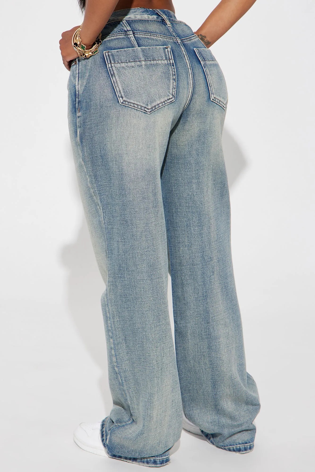 Ain't That Sweet Tinted Baggy Jeans - Light Wash